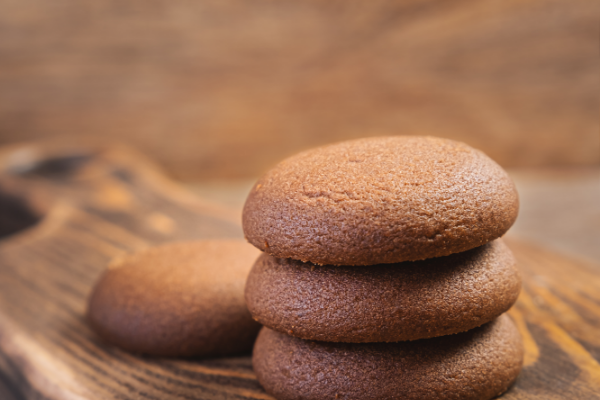 chocolate-cookie-wooden-cutting-board