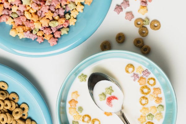 top-view-arrangement-with-bowls-plates-with-cereals